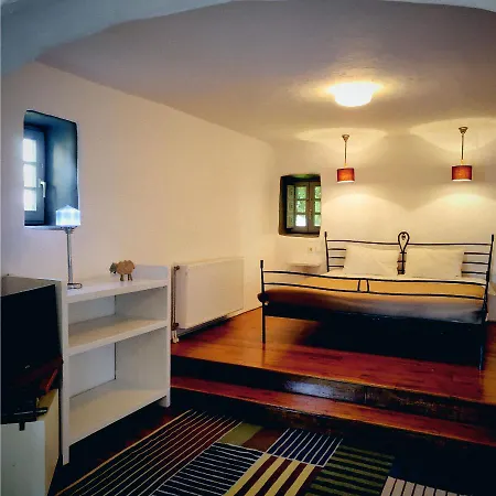 Danai House & Studio * Nausa